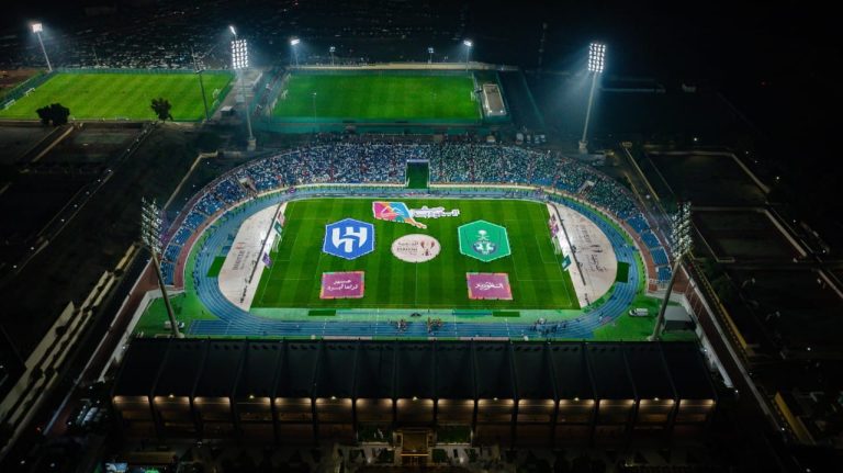 أجواء عسير الخلابة تلهب حماس الجماهير في اليوم الأول لكأس الدرعية للسوبر السعودي
