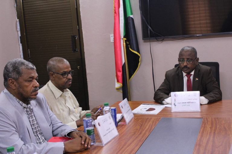 وفد من اتحاد نقابات عمال السودان يلتقي بوزير العدل