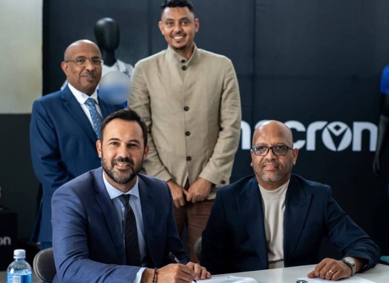 الهلال يوقّع عقد شراكة مع شركة ماكرون الإيطالية لتوريد الأطقم الرياضية