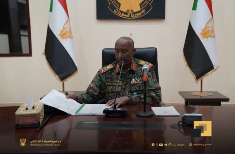 *برئاسة البرهان: مجلسا السيادة والوزراء يعقدان اجتماعاً مشتركاً بالعاصمة الخرطوم*