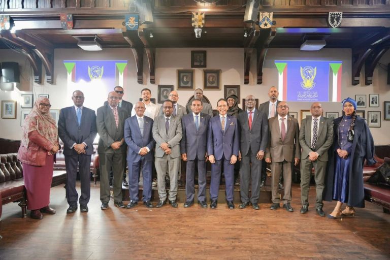 من أكسفورد إلى كامبريدج.. دكتور كامل إدريس يحمل مبادرة السلام السودانية إلى أعرق الجامعات العالمية