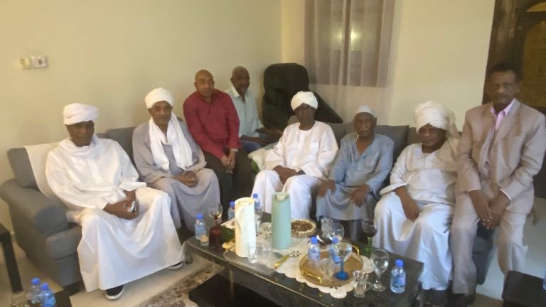 الصحفيون في ضيافة الأستاذ صديق محيسي بالدوحة