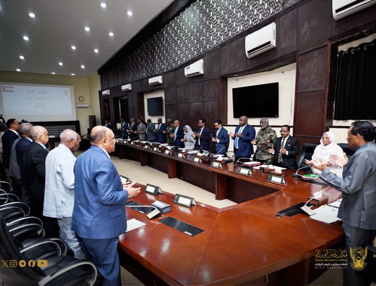 ### *برئاسة بروفيسور كامل إدريس.. مجلس الوزراء يشدد على إنجاح الموسم الزراعي الصيفي ويؤكد دعم التحول الرقمي*