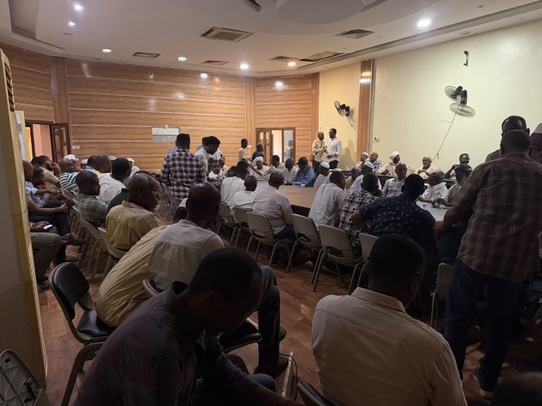 ### *السجانة توحد صفها.. انتخاب لجنة من 21 عضواً لتمثيل تجار السوق*
