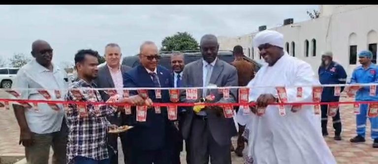 الخرطوم تبحث في سلطنة عمان عن وصفة لإعادة الإعمار